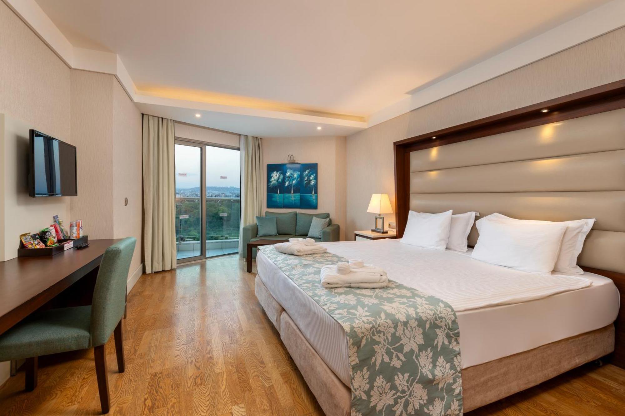 Ramada Plaza Antalya Hotel Luaran gambar A room at the hotel