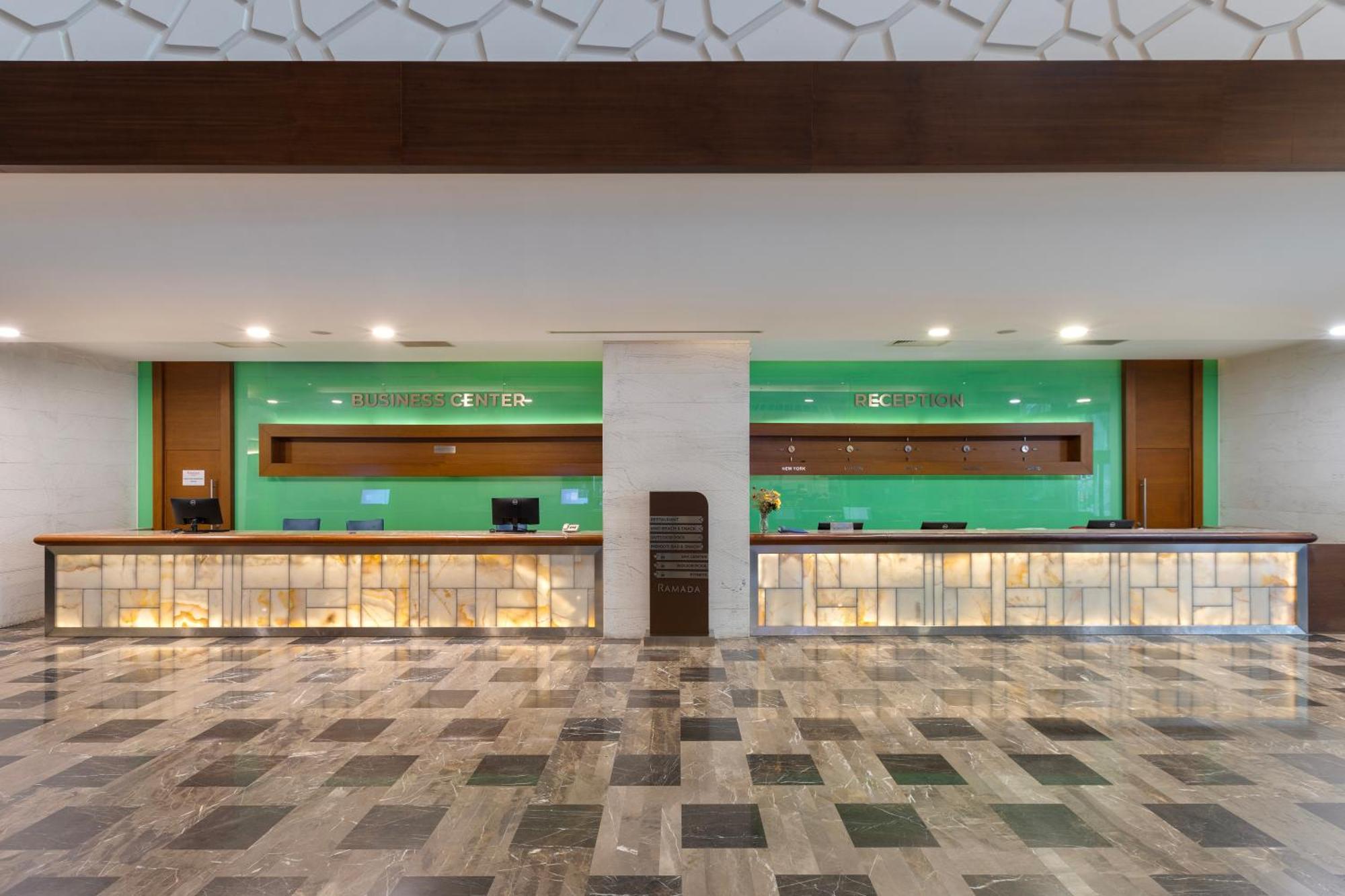 Ramada Plaza Antalya Hotel Luaran gambar The lobby of the hotel