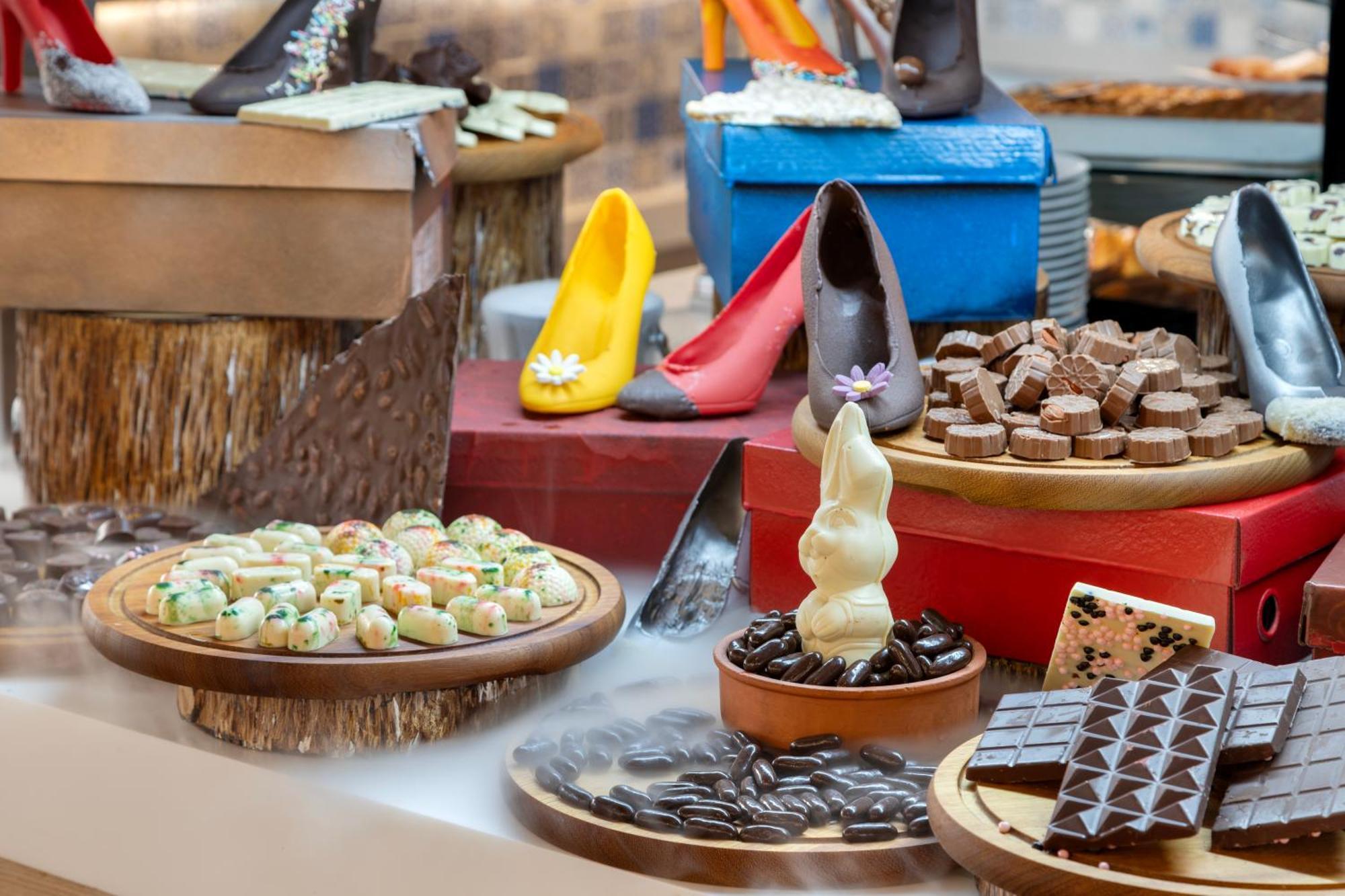 Ramada Plaza Antalya Hotel Luaran gambar Chocolate shoes
