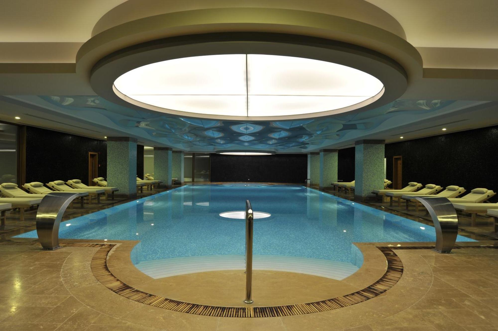 Ramada Plaza Antalya Hotel Luaran gambar The pool at the spa