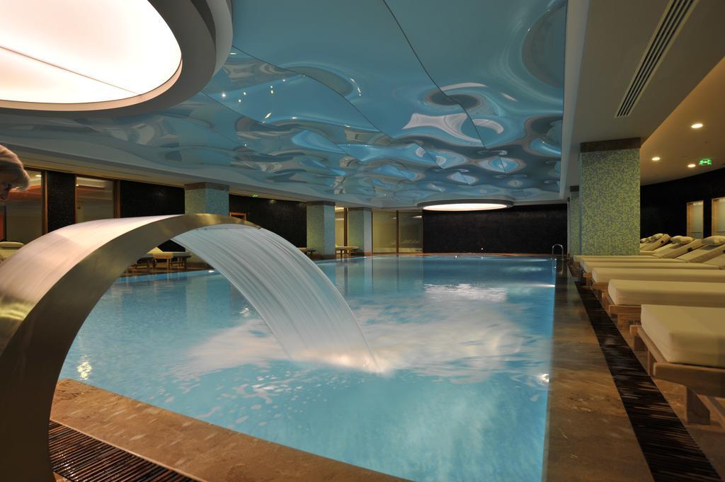 Ramada Plaza Antalya Hotel Luaran gambar The pool at the spa