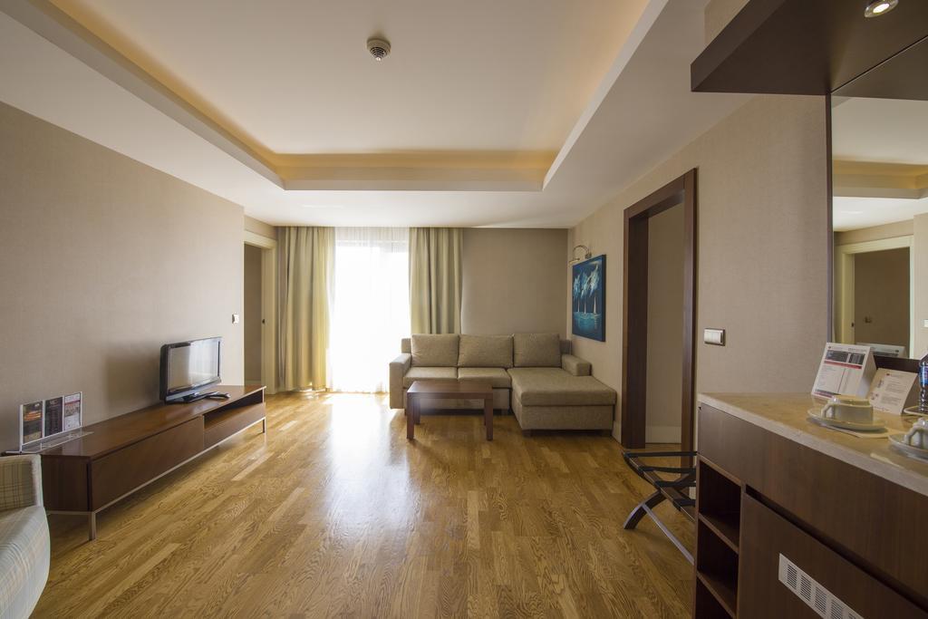 Ramada Plaza Antalya Hotel Luaran gambar Suite