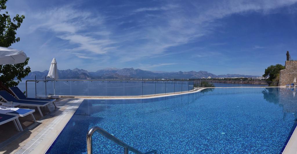 Ramada Plaza Antalya Hotel Luaran gambar The pool